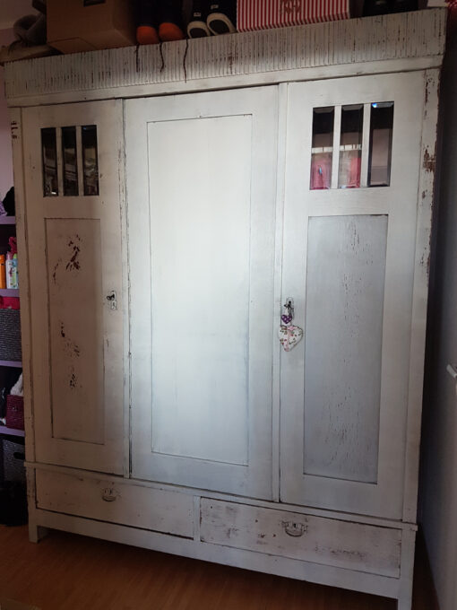 Antique White Painted Bredroom Closet